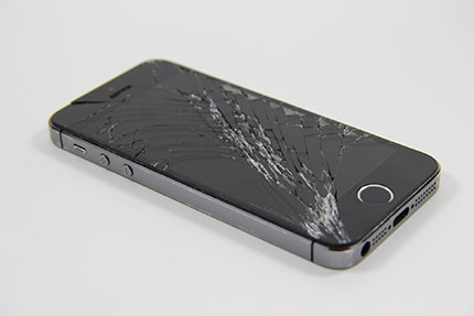 Pęknięta szybka w iPhone